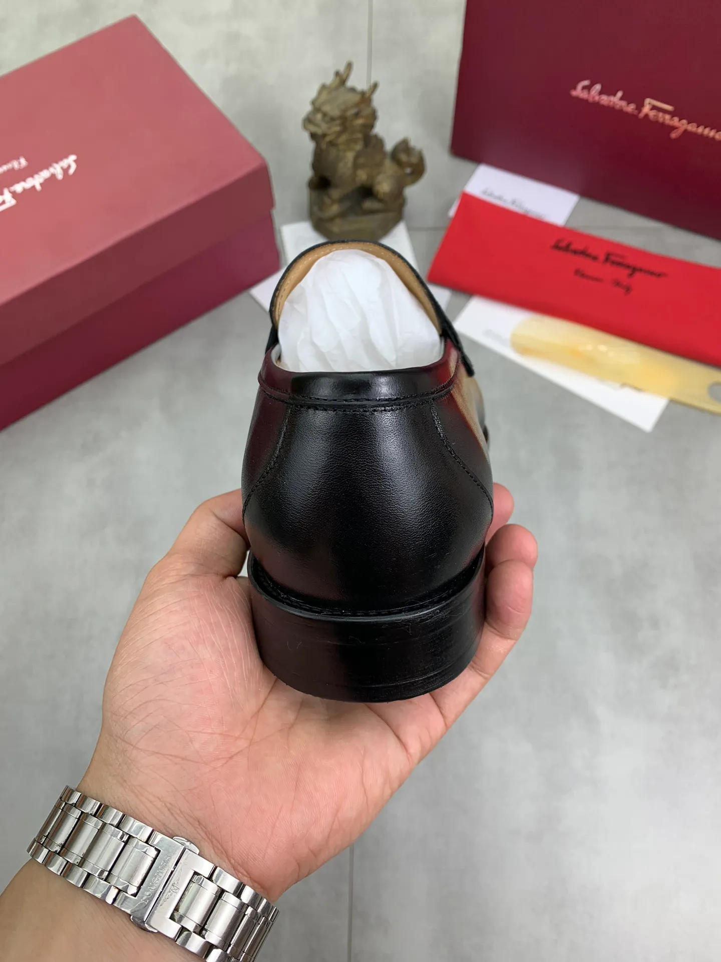Men's Men's Shoes 💰P460💰[New Style] Water-dyed Niuli 🆘[Salvatore Ferragamo] Ferragamo's latest casual business leather shoes for men! Available at counters simultaneously! The fabric is made of specially imported original open-edge beaded calfskin, and the interior is made of imported water-dyed cowhide. It is absolutely luxurious and leads the fashion trend. Matching code: 38-45 (46 and 47 can be customized); black and brown colors are optional